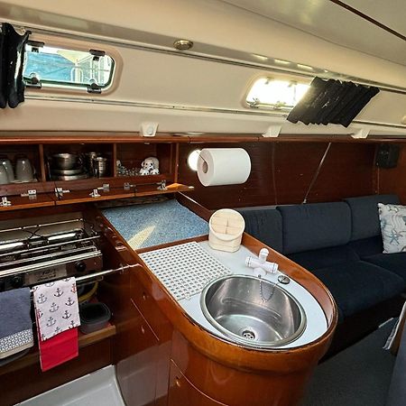 Barco A Vela Em Peniche - West Sailing Hotel Екстериор снимка